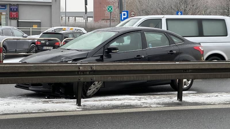 OSOBÓWKA BLOKUJE PAS NA DK92